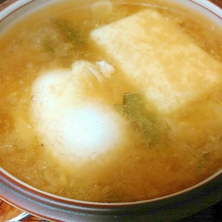 卵と豆腐と下仁田ネギの味噌汁